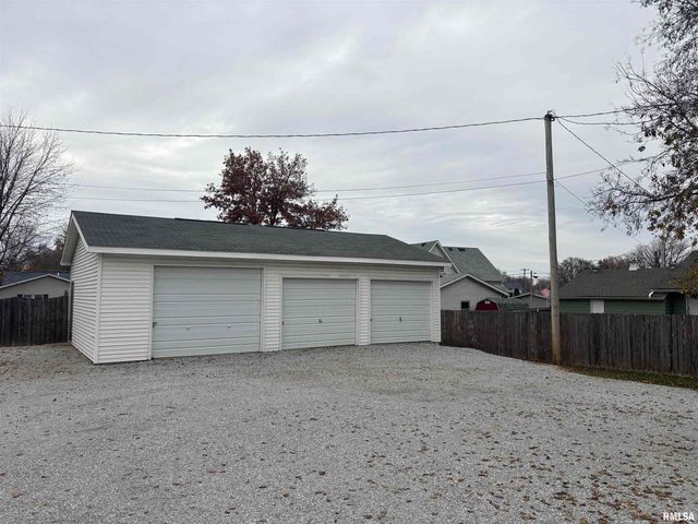510 2ND Street, De Witt, IA 52742