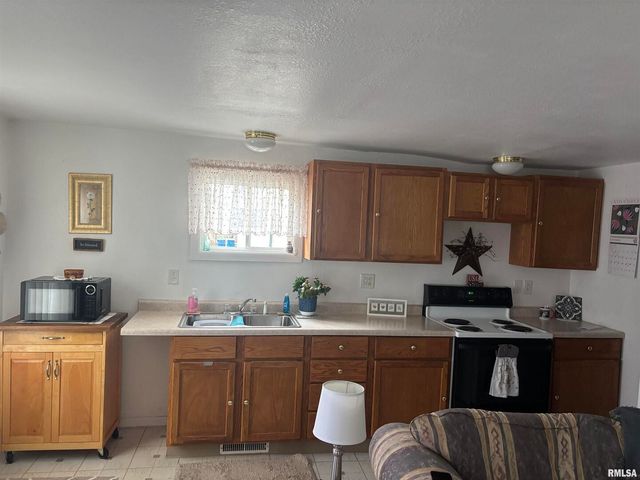 510 2ND Street, De Witt, IA 52742