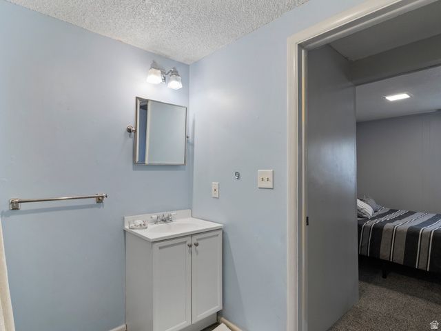 4798 S SAXONY CIR, Holladay, UT 84117