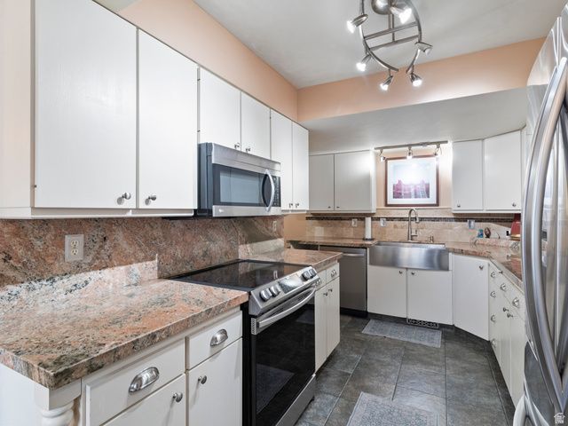 4798 S SAXONY CIR, Holladay, UT 84117