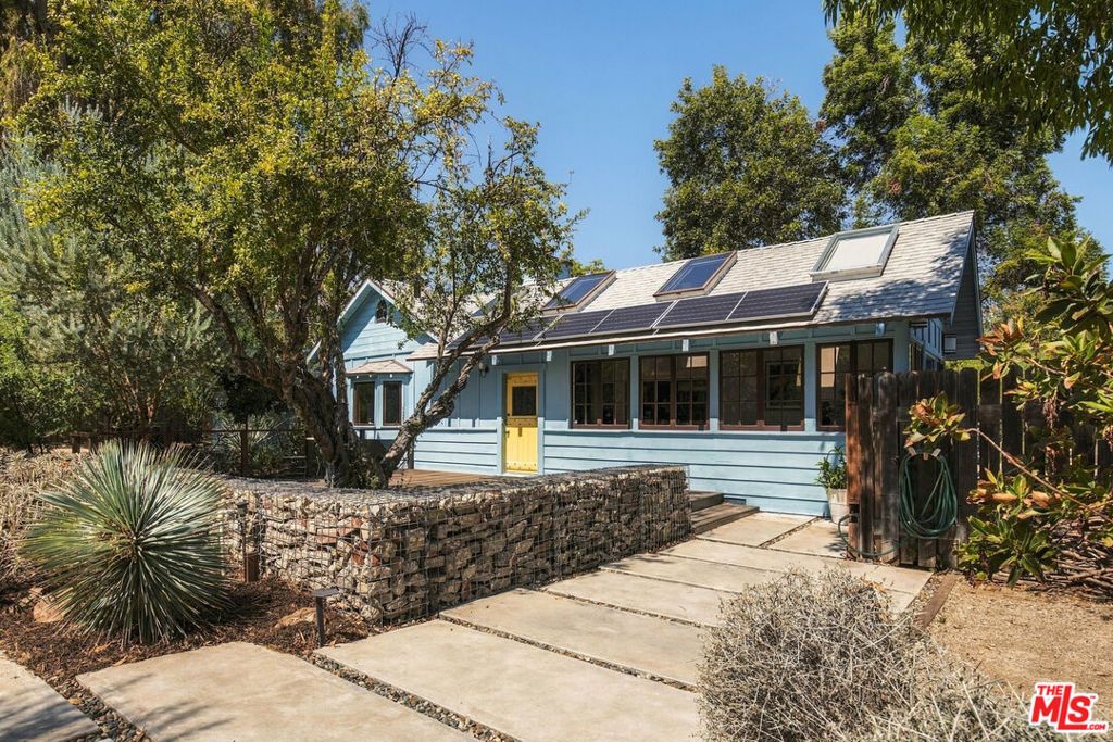 19627 Oxnard Street, Tarzana, CA 91356 — exterior