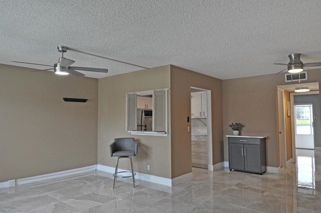 238 Chatham L, West Palm Beach, FL 33417