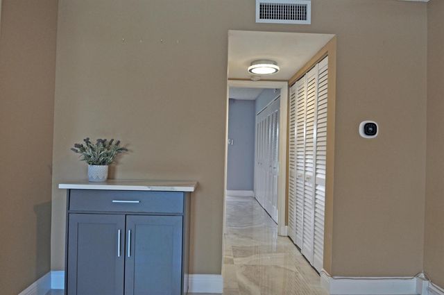 238 Chatham L, West Palm Beach, FL 33417