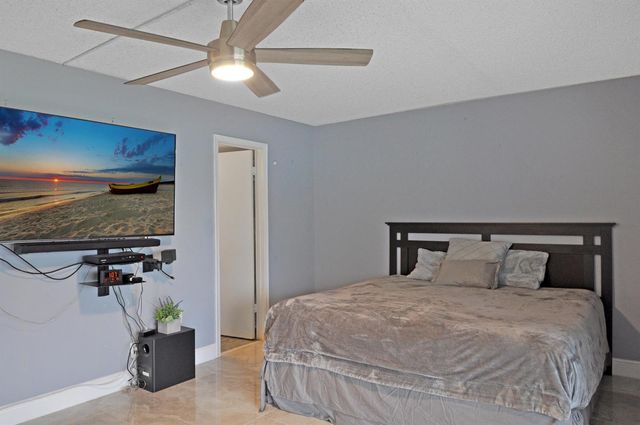 238 Chatham L, West Palm Beach, FL 33417