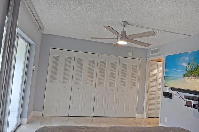238 Chatham L, West Palm Beach, FL 33417