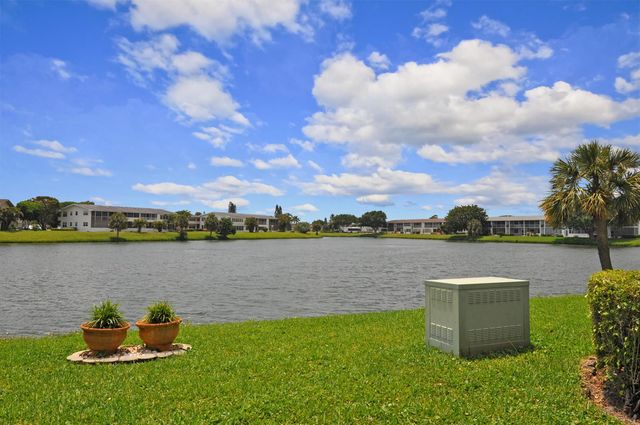 238 Chatham L, West Palm Beach, FL 33417