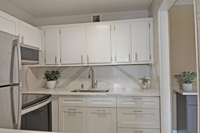 238 Chatham L, West Palm Beach, FL 33417