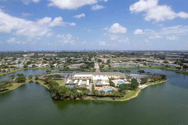238 Chatham L, West Palm Beach, FL 33417