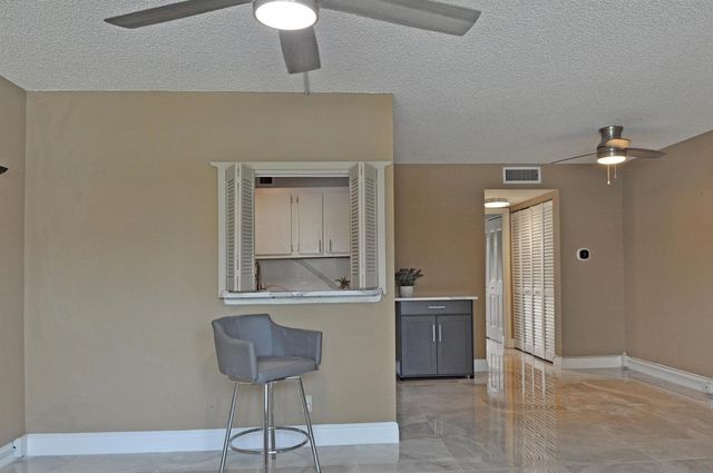 238 Chatham L, West Palm Beach, FL 33417