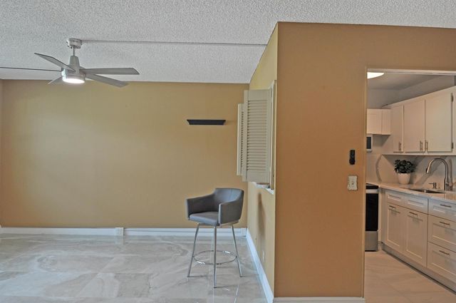 238 Chatham L, West Palm Beach, FL 33417