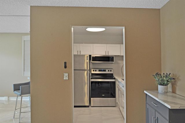 238 Chatham L, West Palm Beach, FL 33417