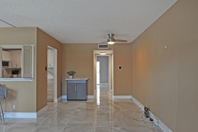 238 Chatham L, West Palm Beach, FL 33417