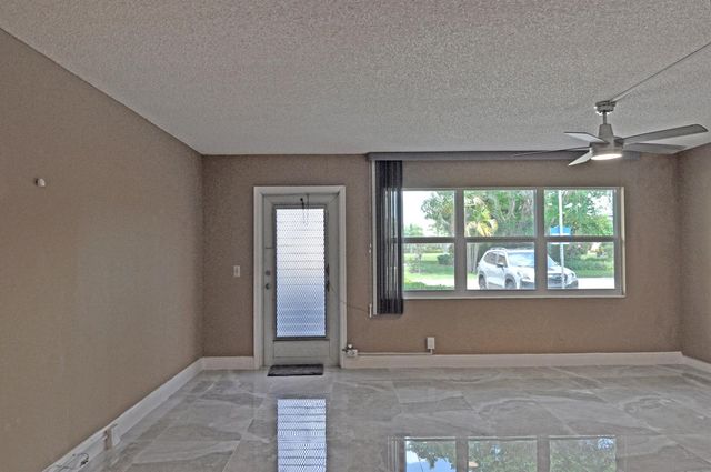 238 Chatham L, West Palm Beach, FL 33417