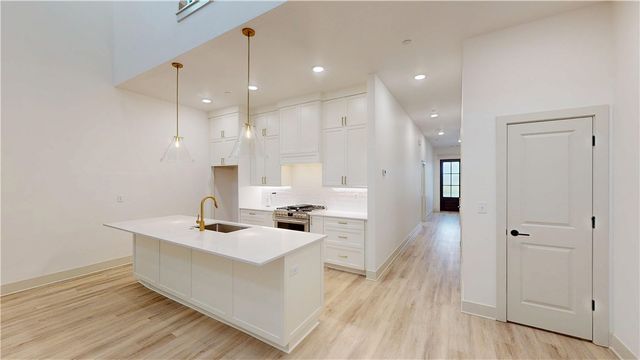 5912 S Bellview Road, Rogers, AR 72758