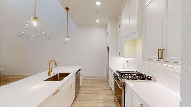 5912 S Bellview Road, Rogers, AR 72758