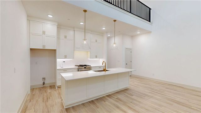 5912 S Bellview Road, Rogers, AR 72758