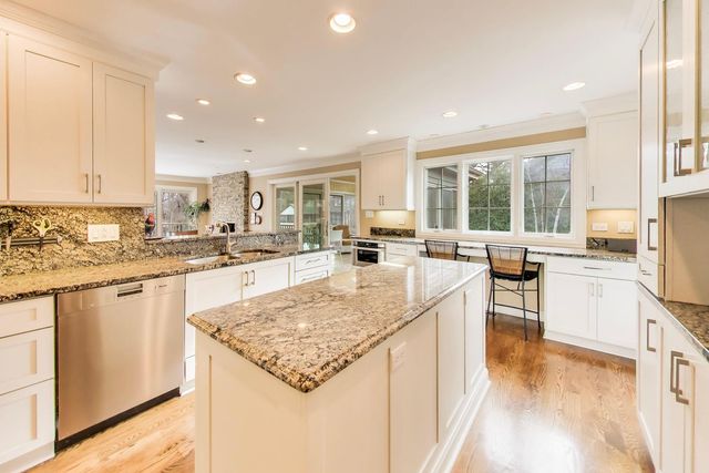 12 Warrington Drive, Lake Bluff, IL 60044