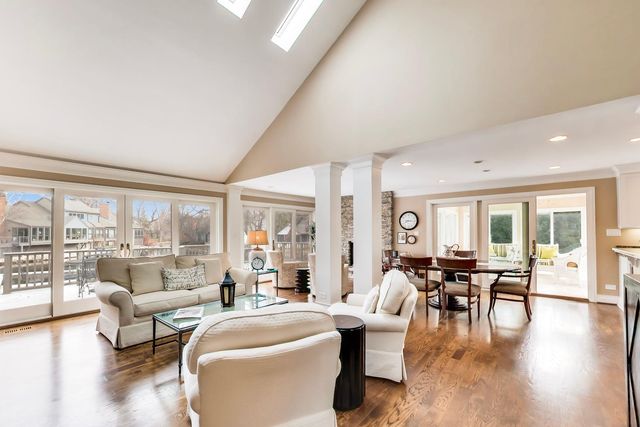 12 Warrington Drive, Lake Bluff, IL 60044