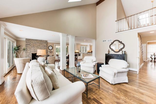 12 Warrington Drive, Lake Bluff, IL 60044