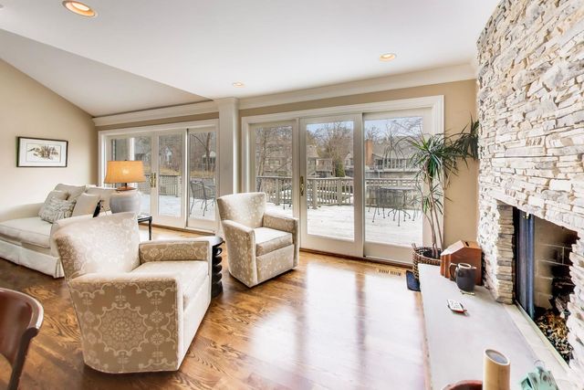 12 Warrington Drive, Lake Bluff, IL 60044