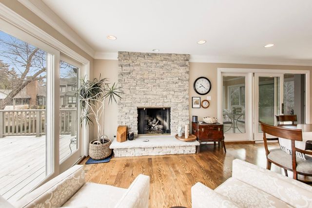 12 Warrington Drive, Lake Bluff, IL 60044