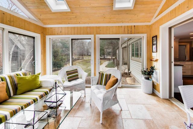 12 Warrington Drive, Lake Bluff, IL 60044