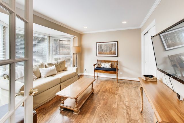 12 Warrington Drive, Lake Bluff, IL 60044