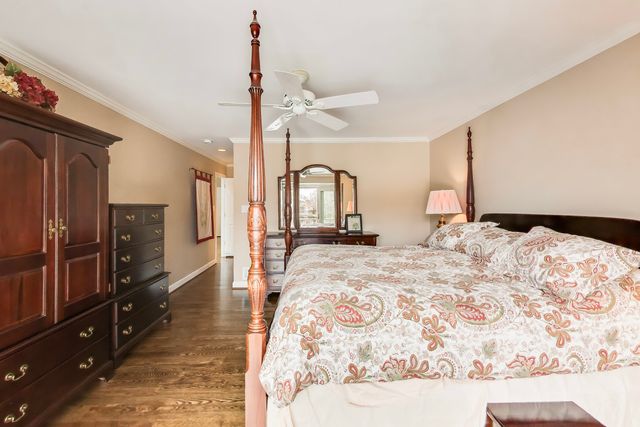 12 Warrington Drive, Lake Bluff, IL 60044