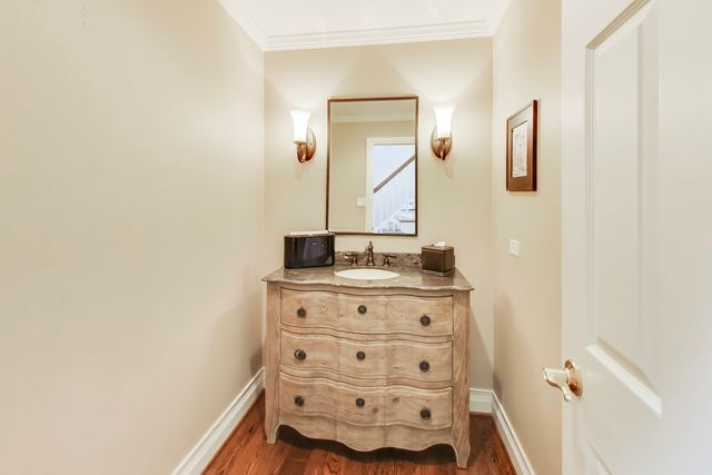 12 Warrington Drive, Lake Bluff, IL 60044