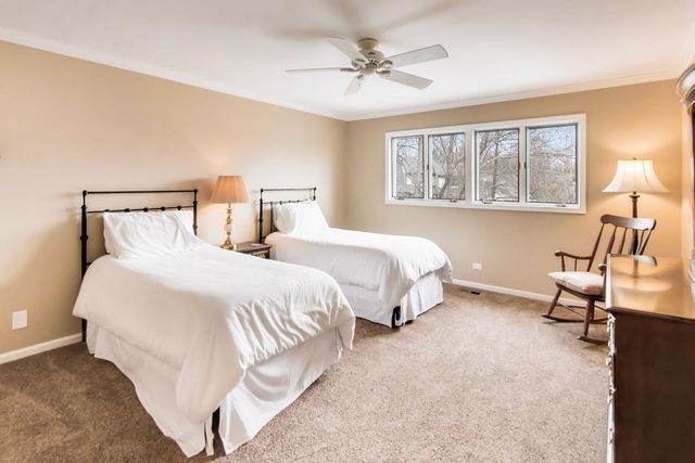 12 Warrington Drive, Lake Bluff, IL 60044