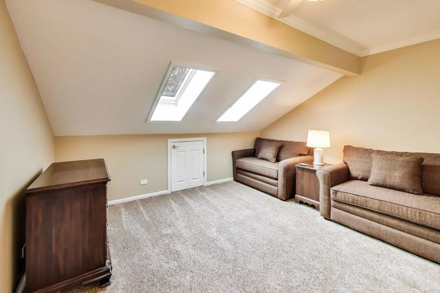 12 Warrington Drive, Lake Bluff, IL 60044