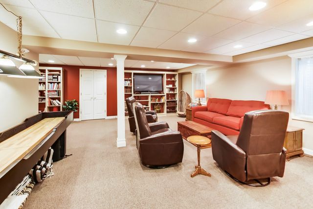 12 Warrington Drive, Lake Bluff, IL 60044