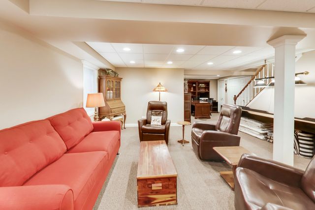 12 Warrington Drive, Lake Bluff, IL 60044