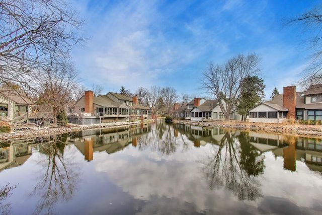 12 Warrington Drive, Lake Bluff, IL 60044