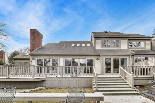 12 Warrington Drive, Lake Bluff, IL 60044