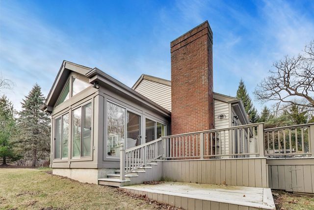 12 Warrington Drive, Lake Bluff, IL 60044