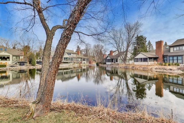 12 Warrington Drive, Lake Bluff, IL 60044