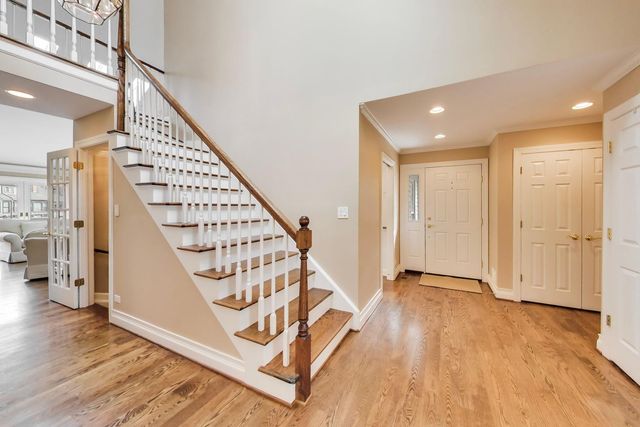 12 Warrington Drive, Lake Bluff, IL 60044