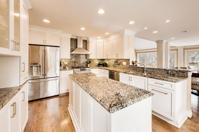 12 Warrington Drive, Lake Bluff, IL 60044