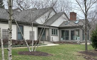 12 Warrington Drive, Lake Bluff, IL 60044