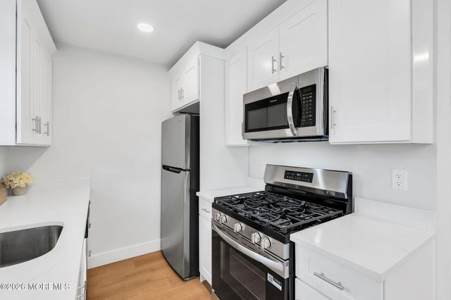 5 Jaffreyton Close, Freehold, NJ 07728