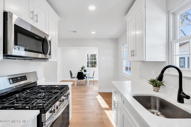 5 Jaffreyton Close, Freehold, NJ 07728