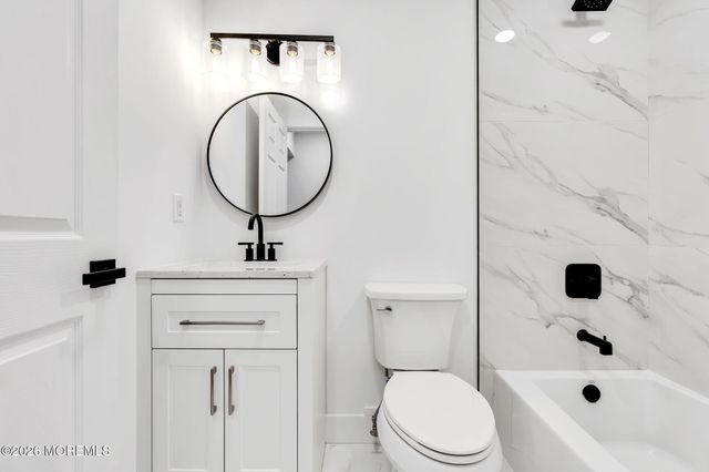 5 Jaffreyton Close, Freehold, NJ 07728