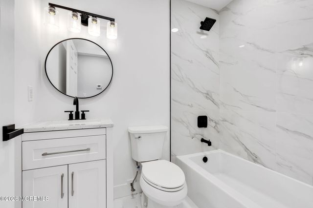 5 Jaffreyton Close, Freehold, NJ 07728