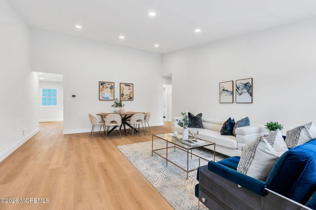 5 Jaffreyton Close, Freehold, NJ 07728