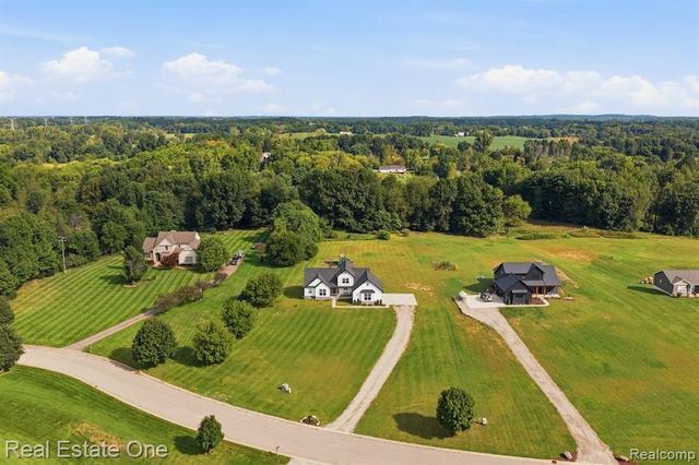 5468 Stone Garden Drive, Howell, MI 48843