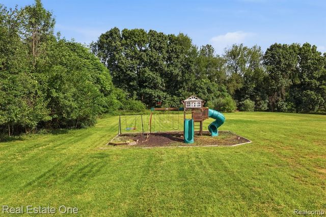 5468 Stone Garden Drive, Howell, MI 48843