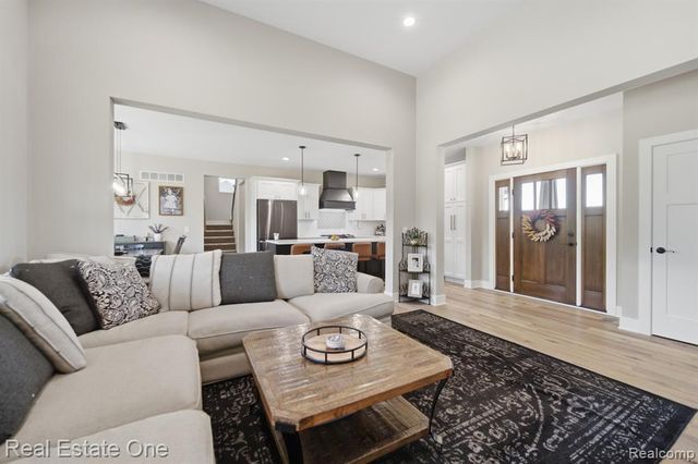 5468 Stone Garden Drive, Howell, MI 48843