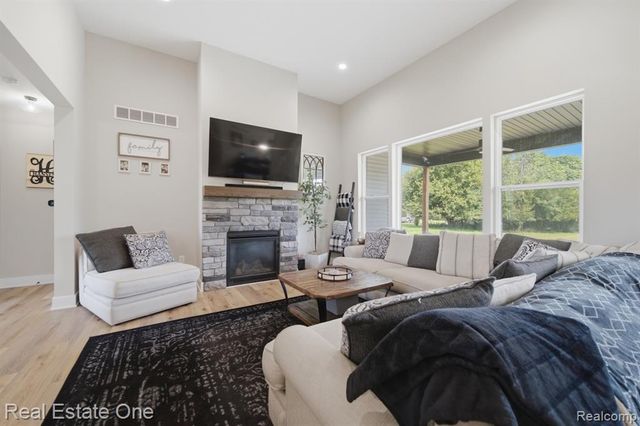 5468 Stone Garden Drive, Howell, MI 48843