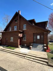 949 NE GLEN OAK Avenue, Peoria, IL 61603